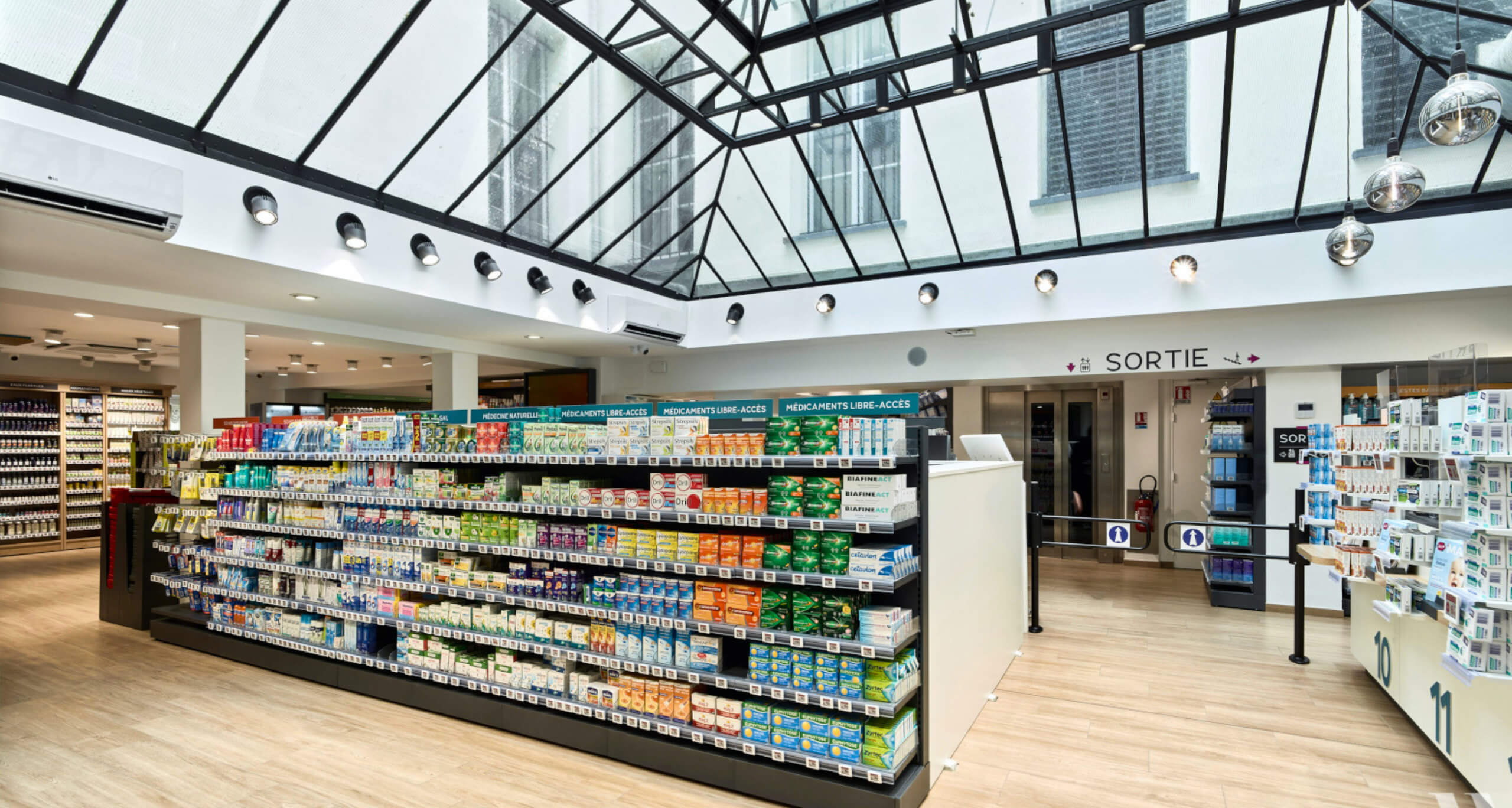 agencement de pharmacie - JPM Archi