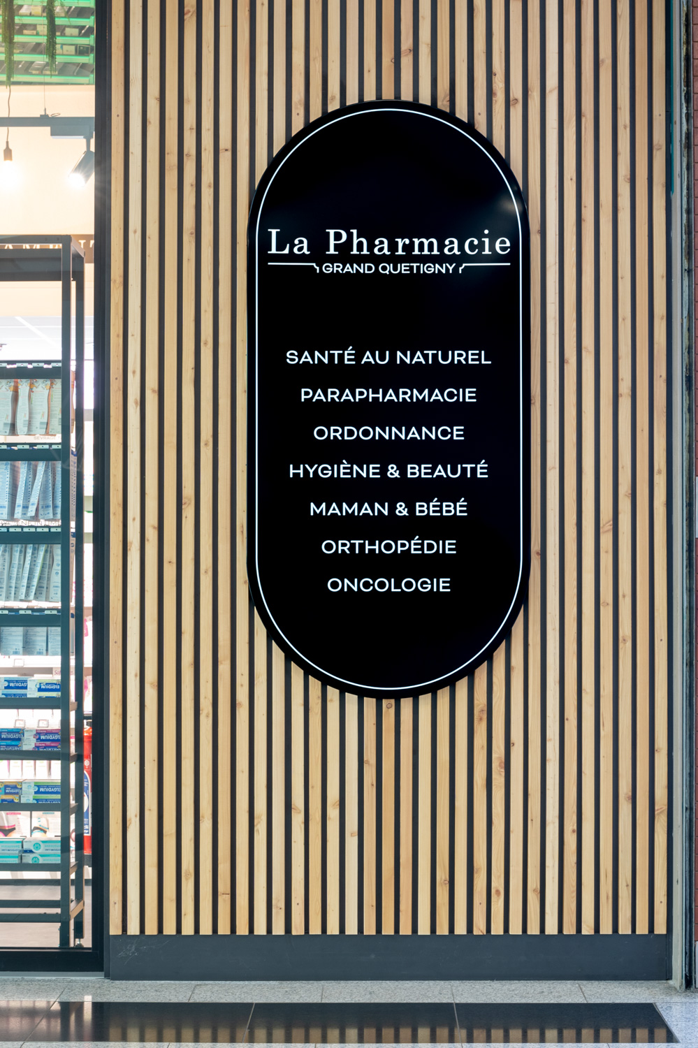 Facade bois pharmacie