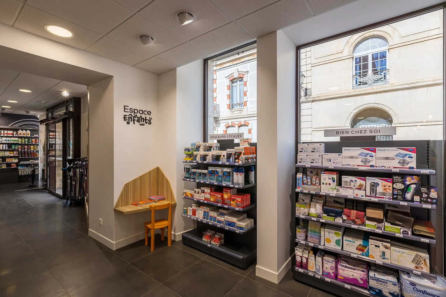 espace enfants dans l'extension d'une pharmacie de village