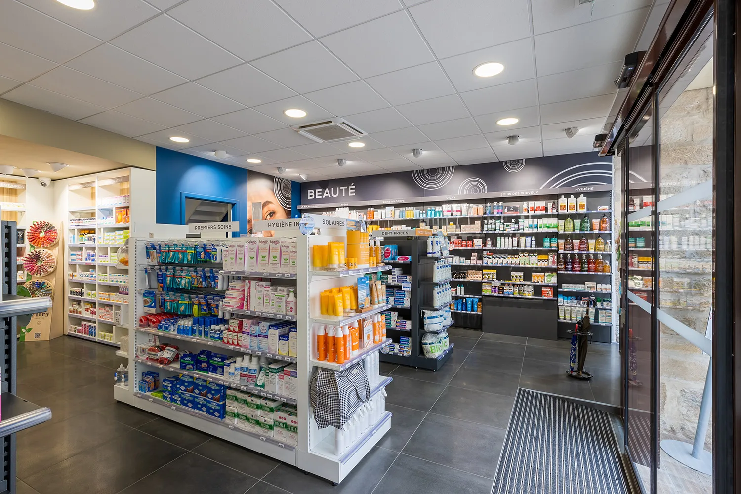 gondoles pour agencement de pharmacie