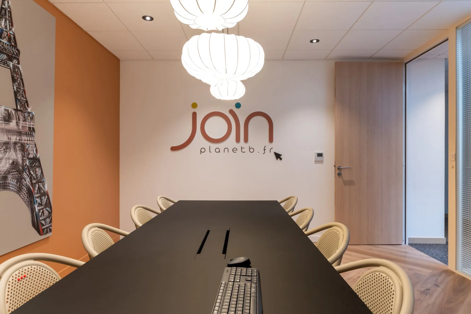 Planet-Bourgogne-agencement-bureaux-professionnels